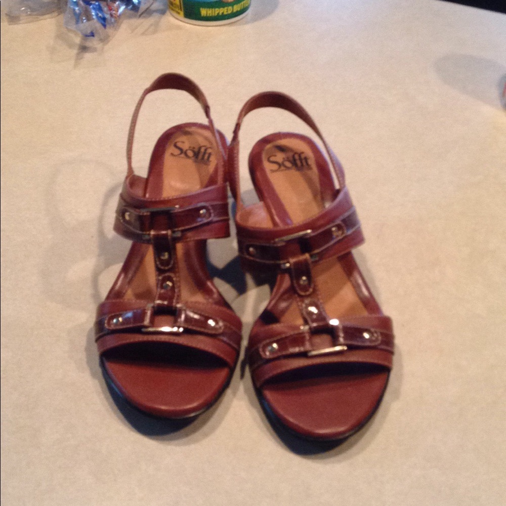 Soft wedge sandal size 9M